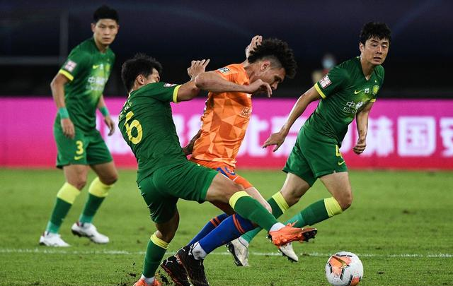 上海海港内部会议纪要流出——窗口期队长鼓劲,葡超使命明确,纪律约束更严格 上海海港内部会议纪要流出——窗口期队长鼓劲,葡超使命明确,纪律约束更严格